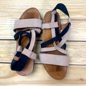 Comfortiva Suede Sandals Black and Tan 8